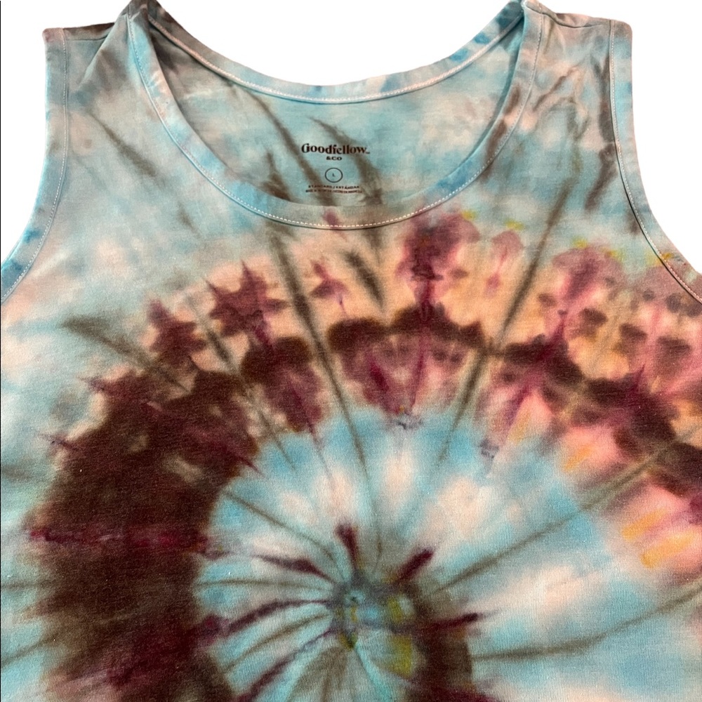 🧊 Ice Dye Tank Top 🧊 - Picture 4 of 5